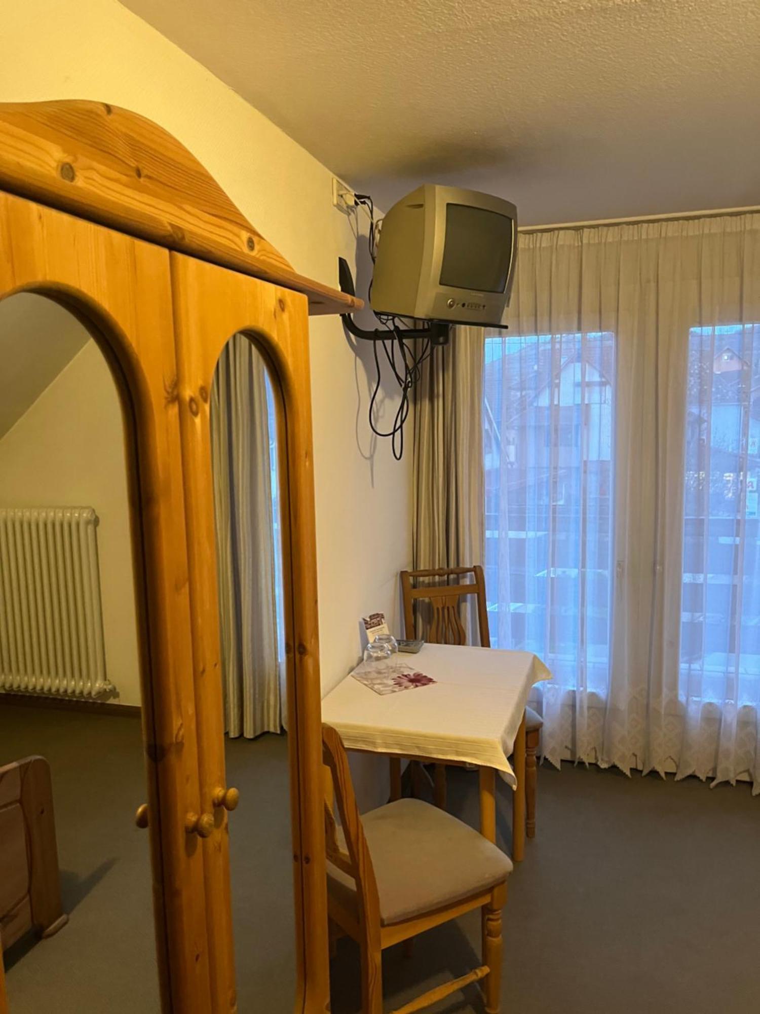Gasthaus Baeren Niederrotweil Luaran gambar